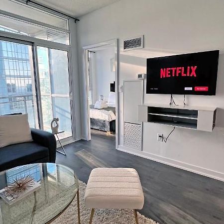 Stunning Luxurious Lakeview Condo By Cn Tower Toronto Extérieur photo