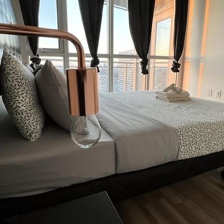 Stunning Luxurious Lakeview Condo By Cn Tower Toronto Extérieur photo