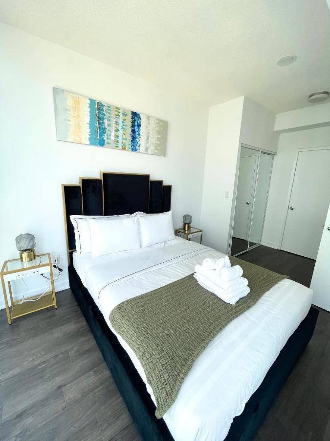 Stunning Luxurious Lakeview Condo By Cn Tower Toronto Extérieur photo