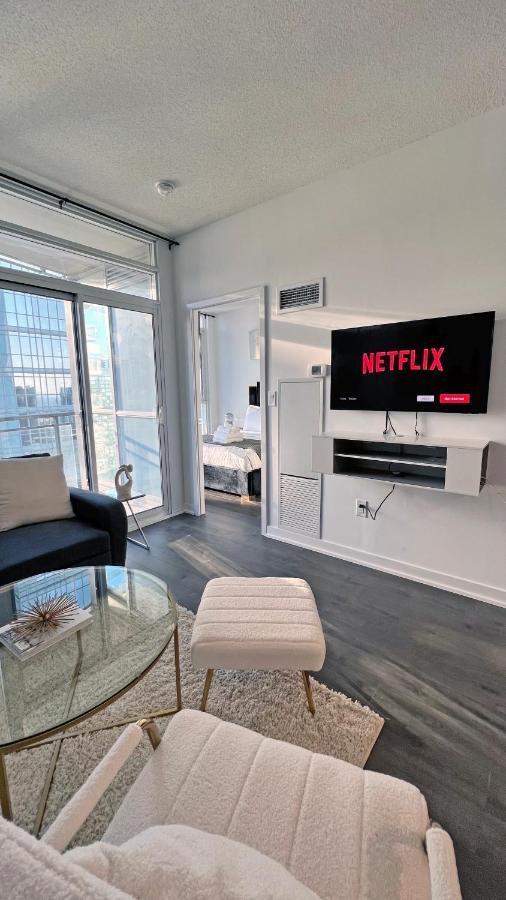 Stunning Luxurious Lakeview Condo By Cn Tower Toronto Extérieur photo
