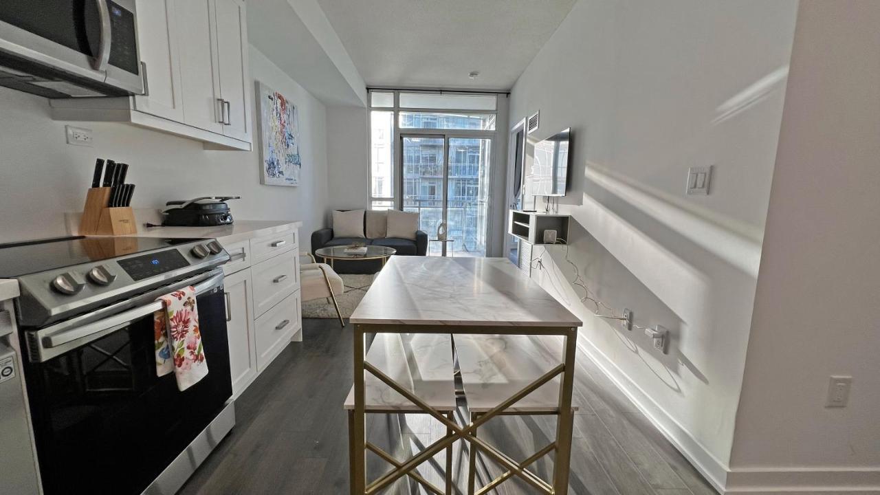 Stunning Luxurious Lakeview Condo By Cn Tower Toronto Extérieur photo