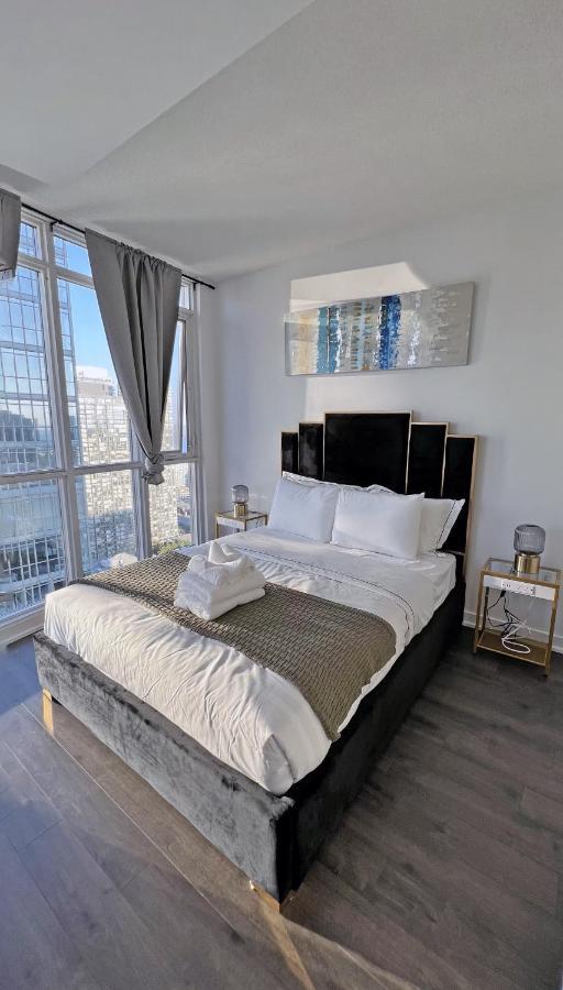 Stunning Luxurious Lakeview Condo By Cn Tower Toronto Extérieur photo