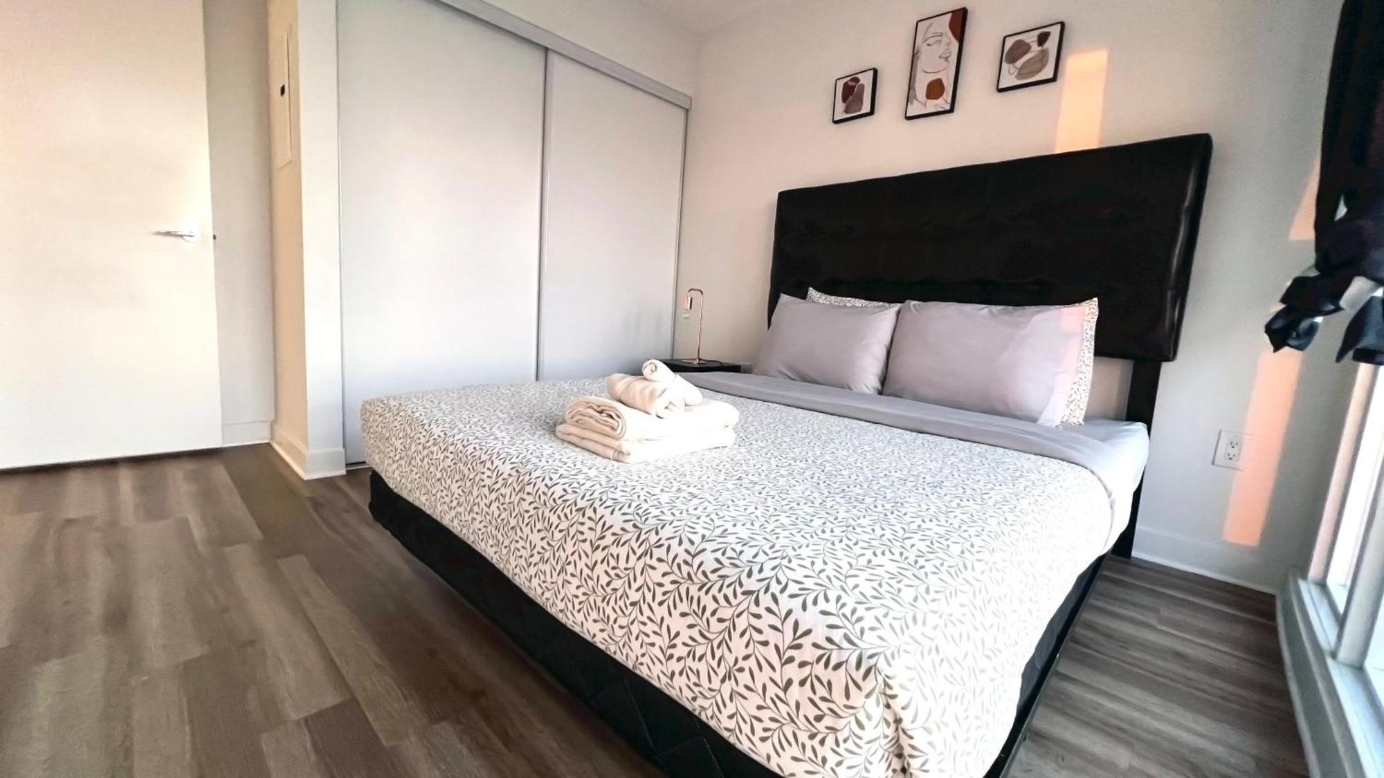 Stunning Luxurious Lakeview Condo By Cn Tower Toronto Extérieur photo